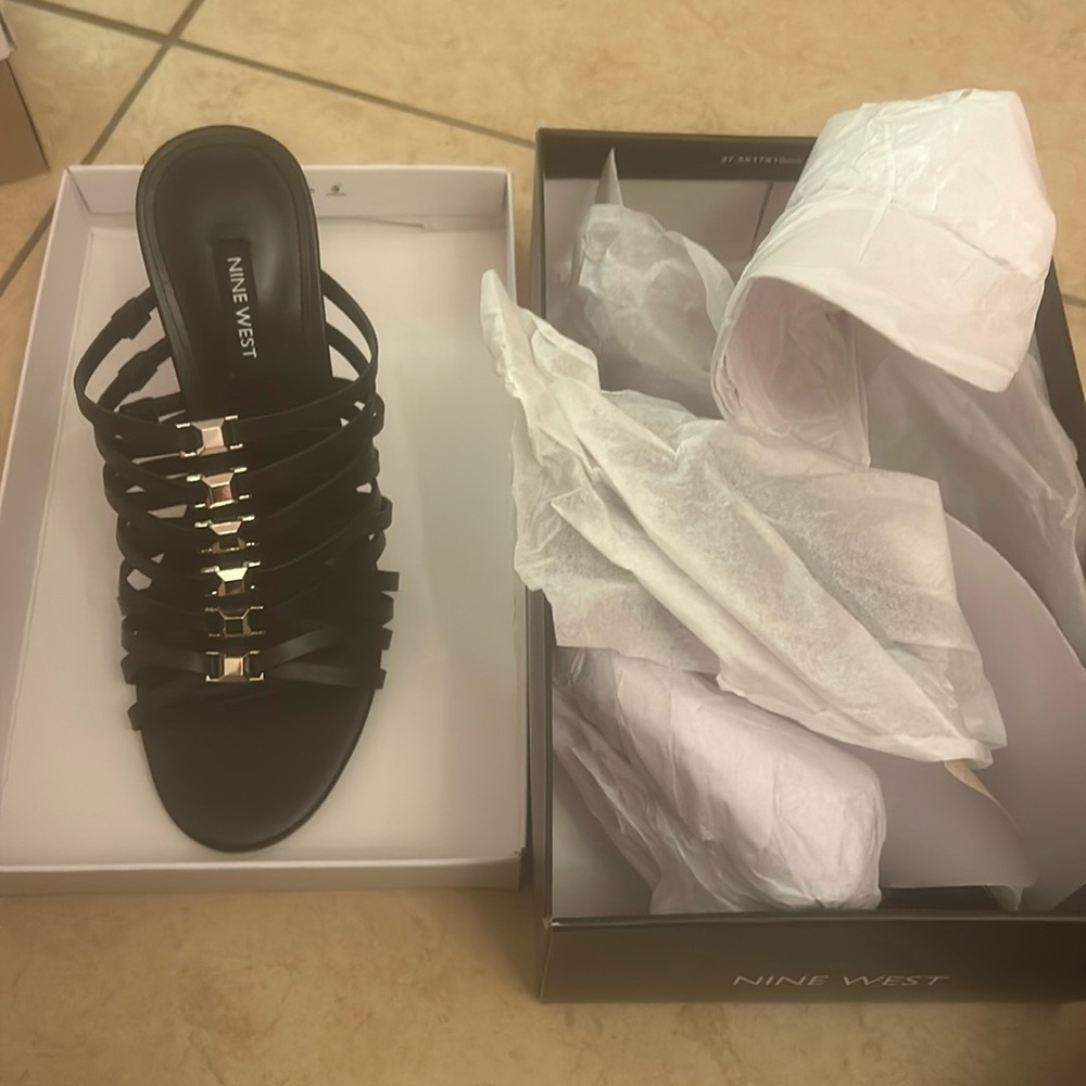 Brand new nine west sandals